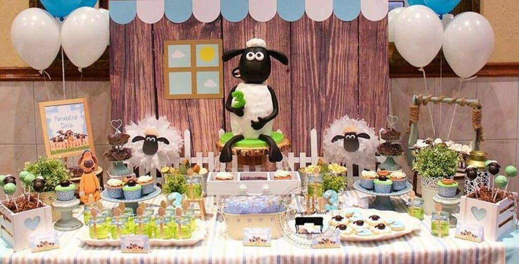 Adorable Shaun the Sheep Birthday Party Decor with bunting flag and balloons