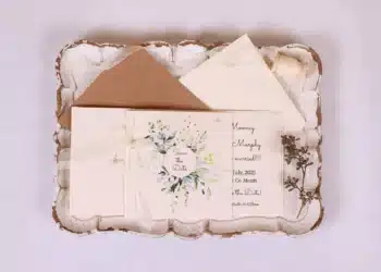 Flower Wedding Invitation (Credit: thepapershop)