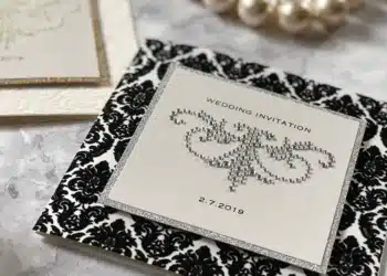 Glamorous Party Invitations (Credit: imaginediy)