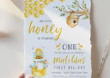 Bee Birthday Invitations (Credit: paperpropsuk)