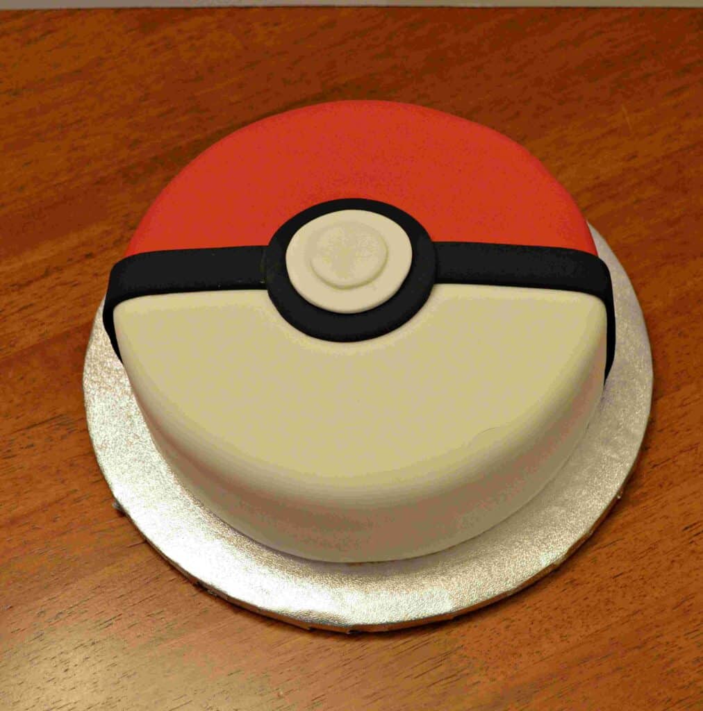 Pokemon PokeBall Cake